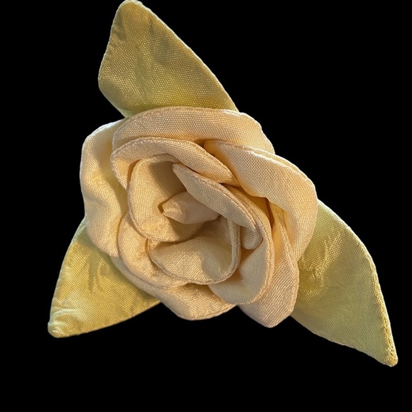3 for $25❗️Handmade Cream Rose Brooch - Picture 2 of 6